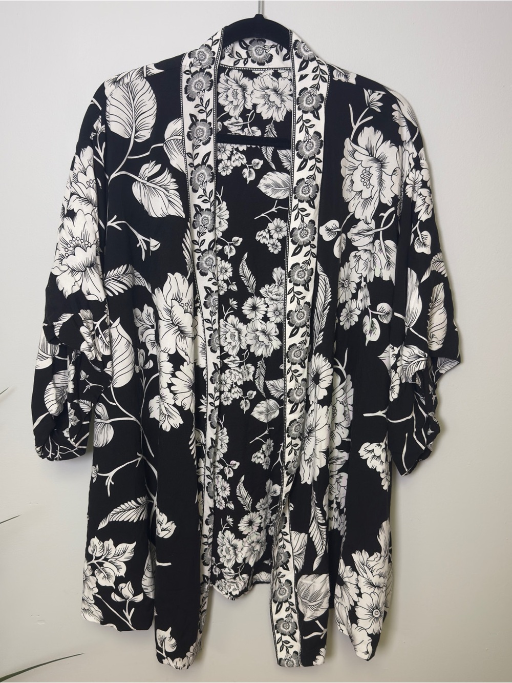 Cynthia Rowley Black & White Floral Kimono Reversible Size M